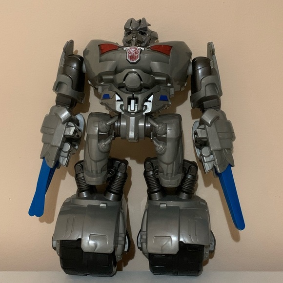 Transform battery power action figure - Picture 1 of 4